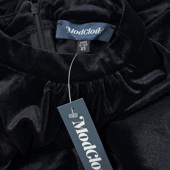 Mod Cloth Women's Shine With Me Velvet Jumpsuit XS Black Flutter Sleeve - Picture 3 of 16